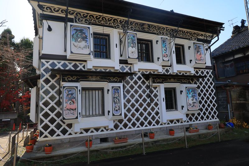 Niigata Private Tour - Saffron Wine Storehouse with colorful reliefs of zodiac animals on the plaster wall is a registered national tangible cultural property and is located just across the street from a sake brewery in Settaya district where the brewing of "miso" "soy sauce" "sake" has been carried out for centuries.