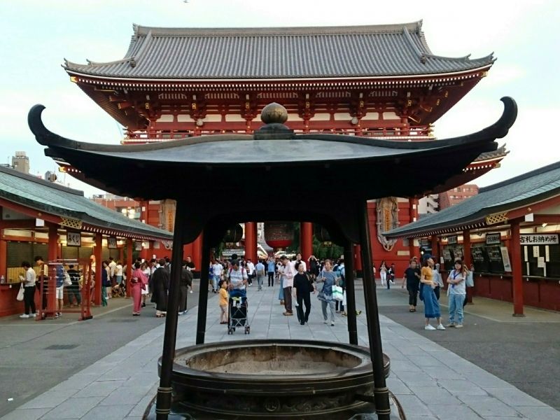 Tokyo Private Tour - Huge incense burner against the main hall, Sensou-ji Temple in Asakusa