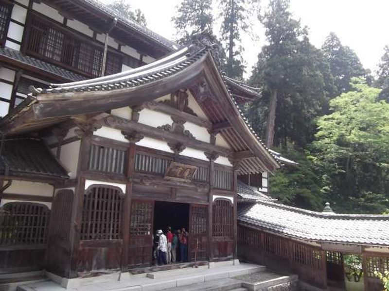 Fukui Private Tour - Entrance to "Daikunin" hall.