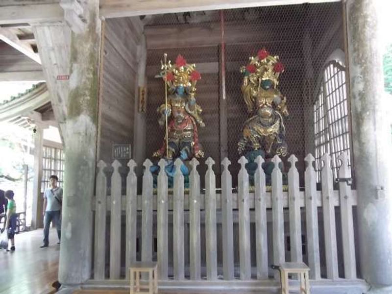 Fukui Private Tour - Two guardian images at "Sanmon" main gate.