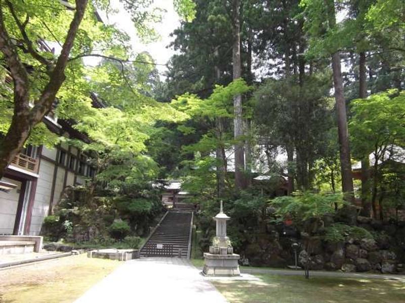 Fukui Private Tour - Yard outside the temple.