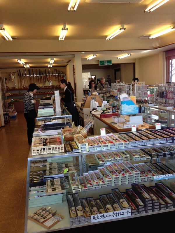 Gifu Private Tour - A variety of silverware are sold in cutlery shops at cheaper price than other department stores.