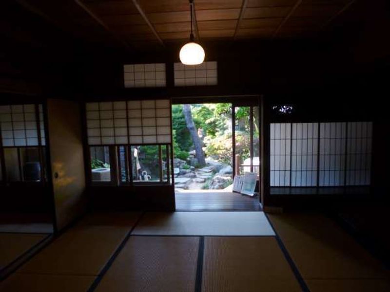 Gifu Private Tour - Visitors can stroll around japanese rooms and gardens of old houses.