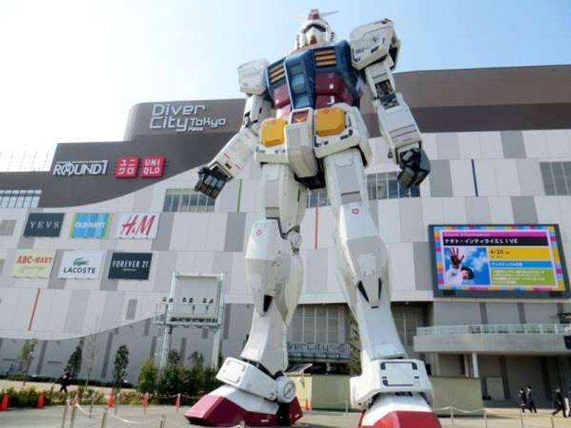 Tokyo Private Tour - Odaiba , estatua de GUNDAM