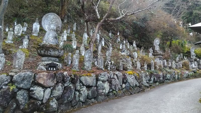 Saitama Private Tour - I think it interesting to feel that each temple has specific character about benefits and atomosphere.