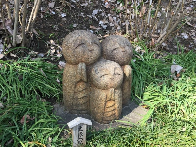 Kanagawa Private Tour - Good match saints in Hasedera temple. There are three series of saints in the sight of the temple. If you find all of the three, you will be happy, they say.