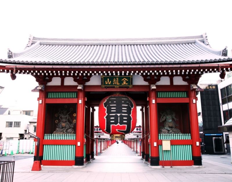 Tokyo Private Tour - This is a picture of Kaminari Gate in Asakusa.   After walking through Nakamise street, there is Sensoji Temple.