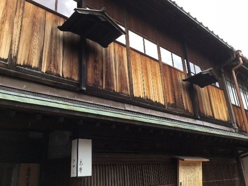 Kanazawa Private Tour - A tea store named “Shima”: This tea store architecture is built in 1820