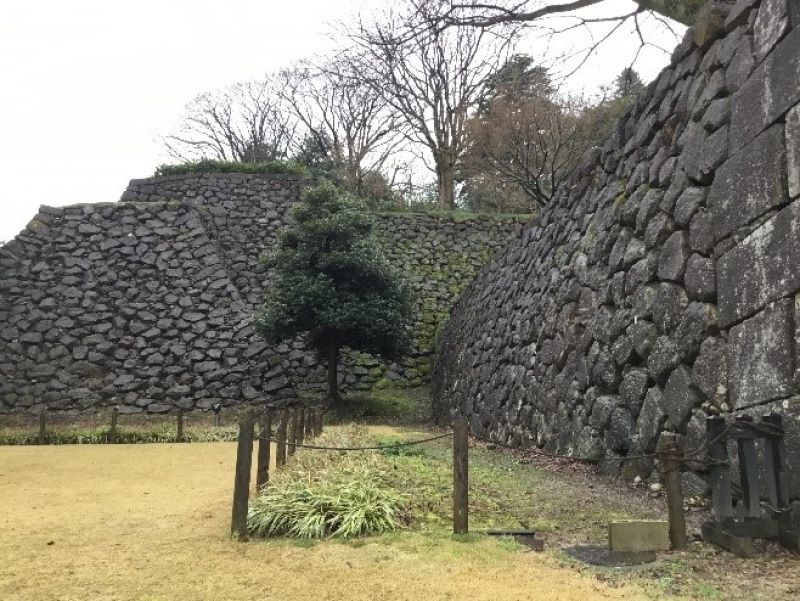 Kanazawa Private Tour - Kanazawa castle with its well preserved and accurately re-created grounds and its stone wall