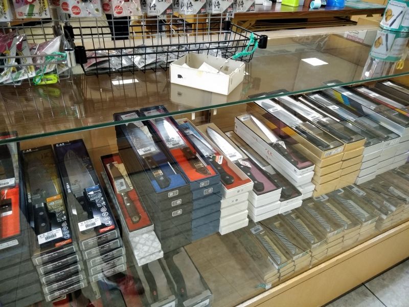 Gifu Private Tour - The Cutlery shop full of numerous blades. Reasonable price. (Seki)