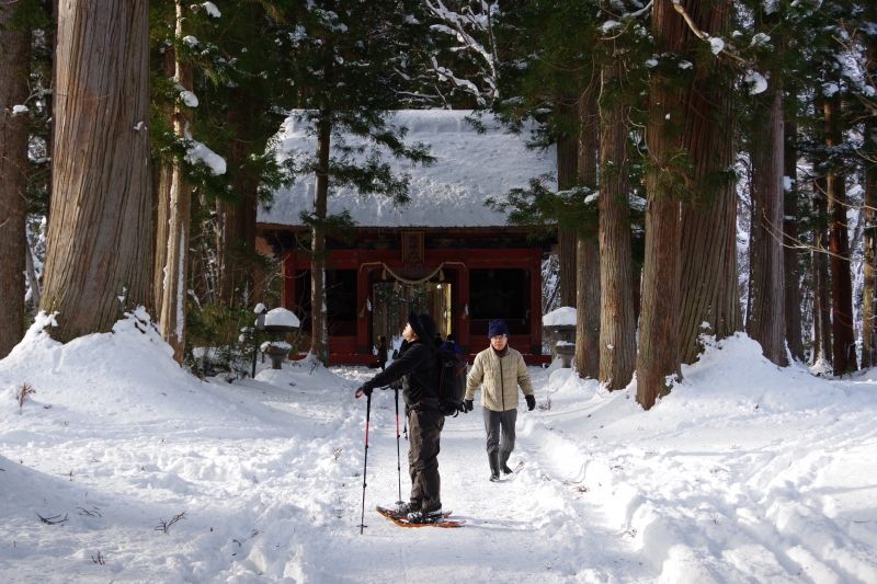 Nagano Private Tour - Snow shoeing to the shrine in winter season.