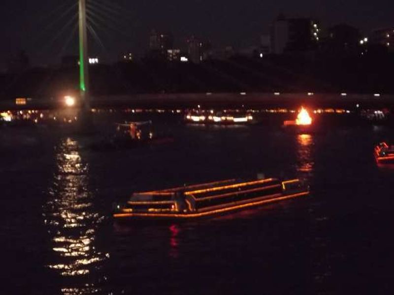 Osaka Private Tour - "Osaka water-bu"s cruising after dark.