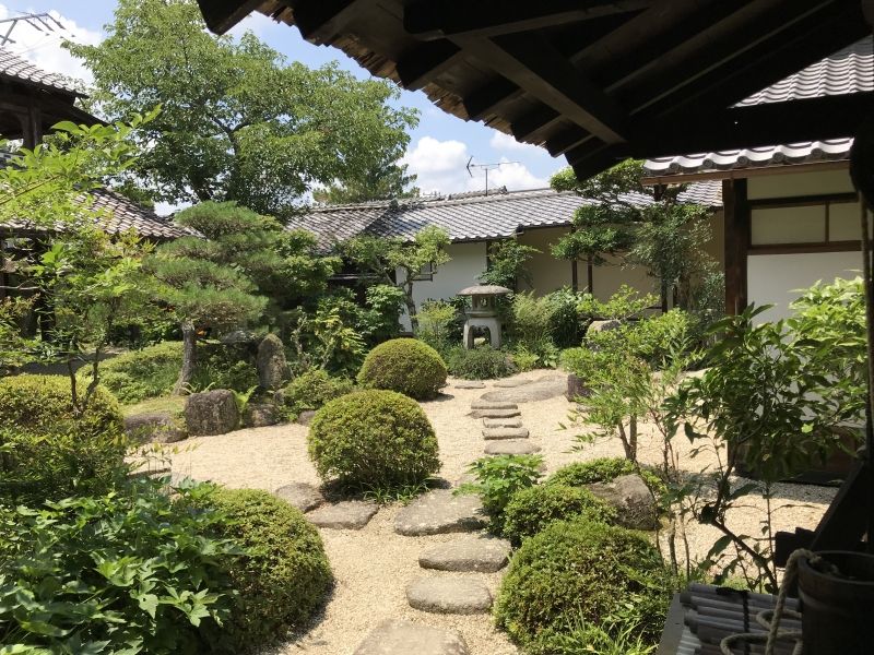 Gifu Private Tour - The Japanese garden of Katsukawa House shows you a simple and natural beauty based on Wabi and Sabi.