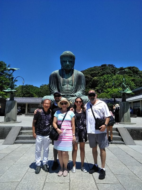 Kamakura Private Tour - Gran Buda  con mis clientes simpáticos en Kamakura.