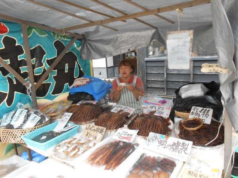 Ishikawa Private Tour - Fish stand at the market.