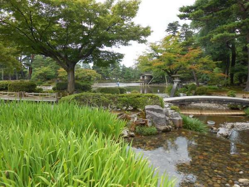 Kanazawa Private Tour - Kasumigaike pond in Kenrokuen garden.