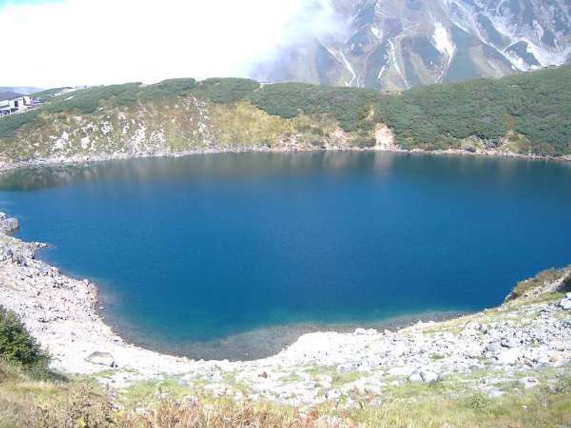 Ishikawa Private Tour - Mikurigaike pond at Murodo platau.