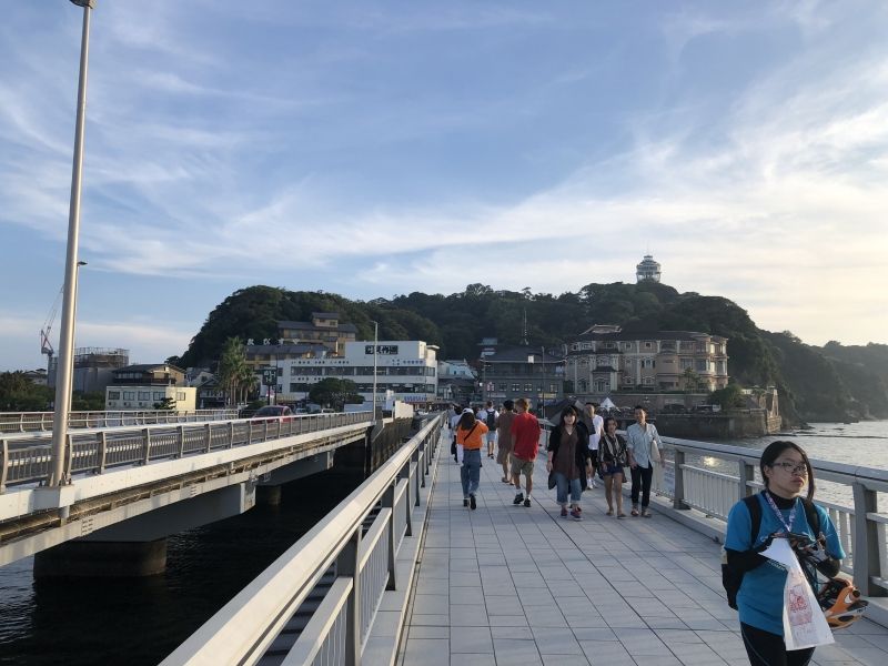 Tokyo Private Tour - Enoshima island
Enoshima is a small island situated slightly west of Kamakura, boasts some of the closest beaches to Tokyo but that is not the only enticing factor; Enoshima has a little bit of everything, shrines, aquariums, parks and caves—making it the all-in-one holiday spot