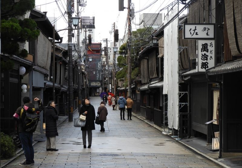 Kyoto Private Tour - Old Japanese style houses in Shinbashi street / Gion area