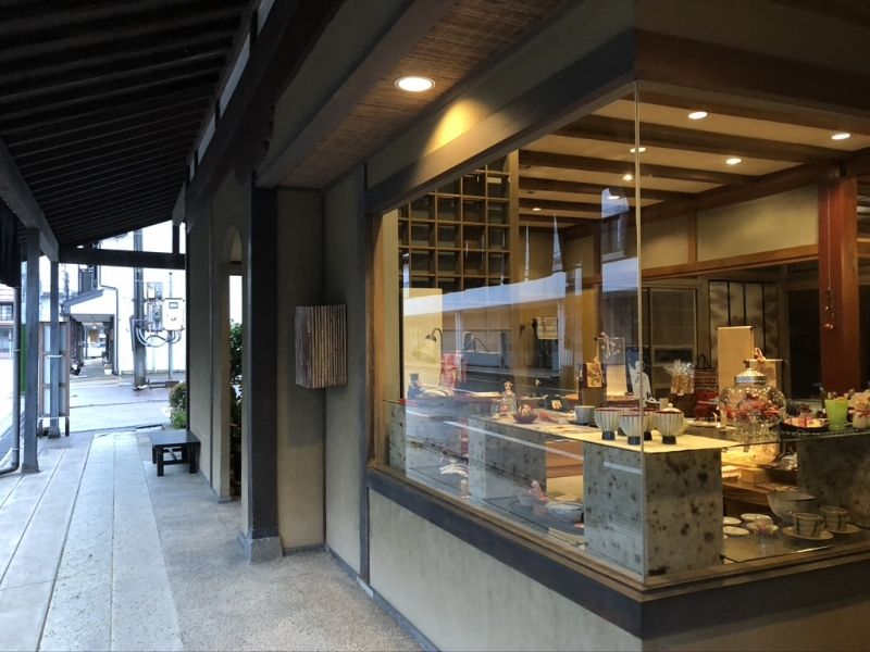 Niigata Private Tour - A store in Gangi Street