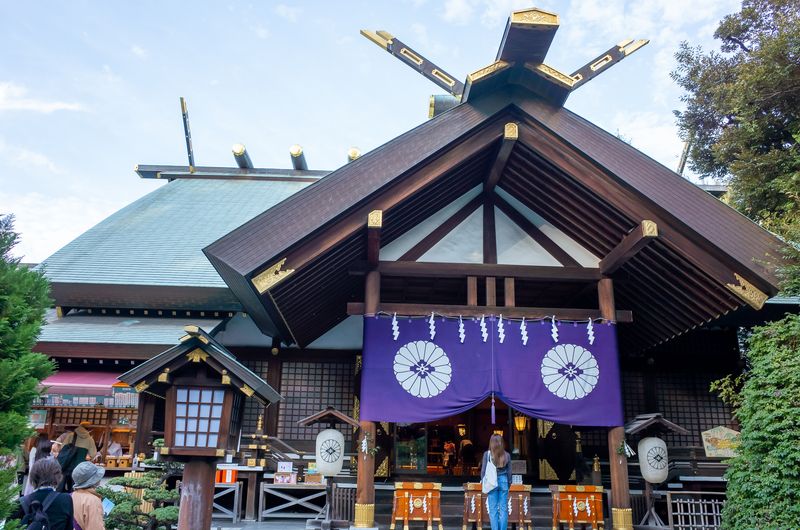 Tokyo Private Tour - (B) Kagurazaka - We can stop by Tokyo Daijinju sherine, related to Imperial Family. Some say visiting both Akagi shrine and Tokyo Daijigu doubles the merit for luck of good match! 