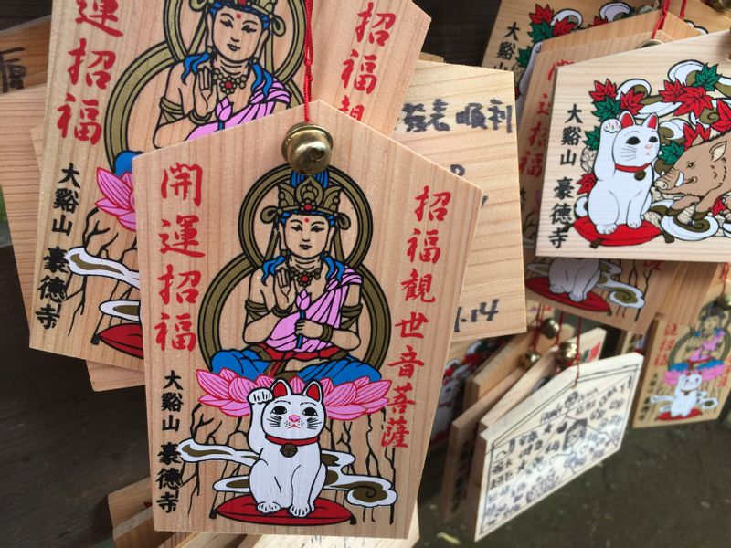 Tokyo Private Tour - (D) Gotoku-ji temple - lots of cat dolls in temple.