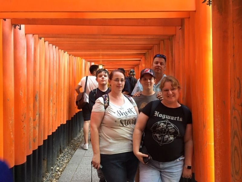 Kyoto Private Tour - Lovely family from Australia at Fushimi Inari Shrine with more than 1,000 red shrine gates