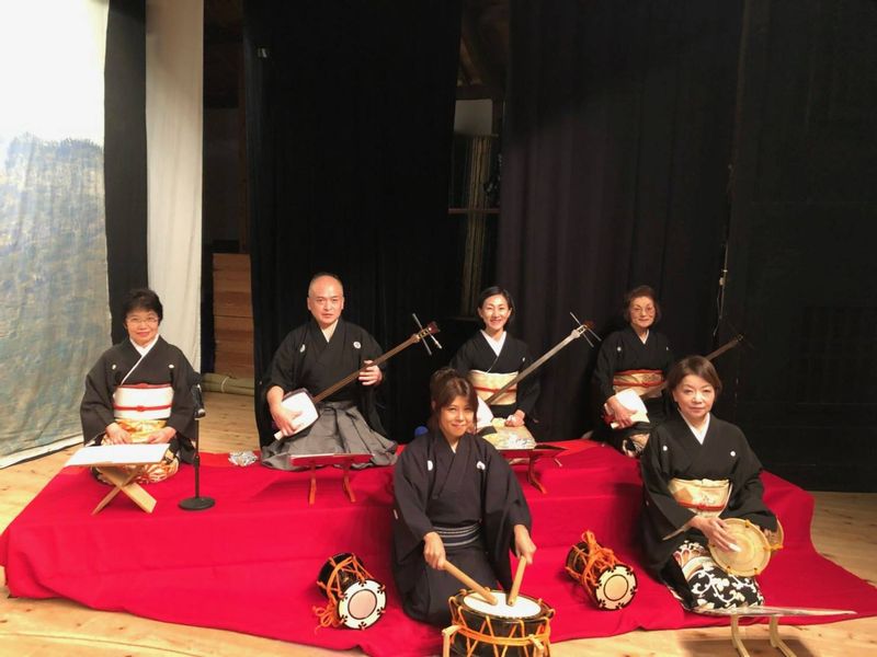 Gifu Private Tour - Mini-concert de chants folkloriques accompagnés au shamisen .