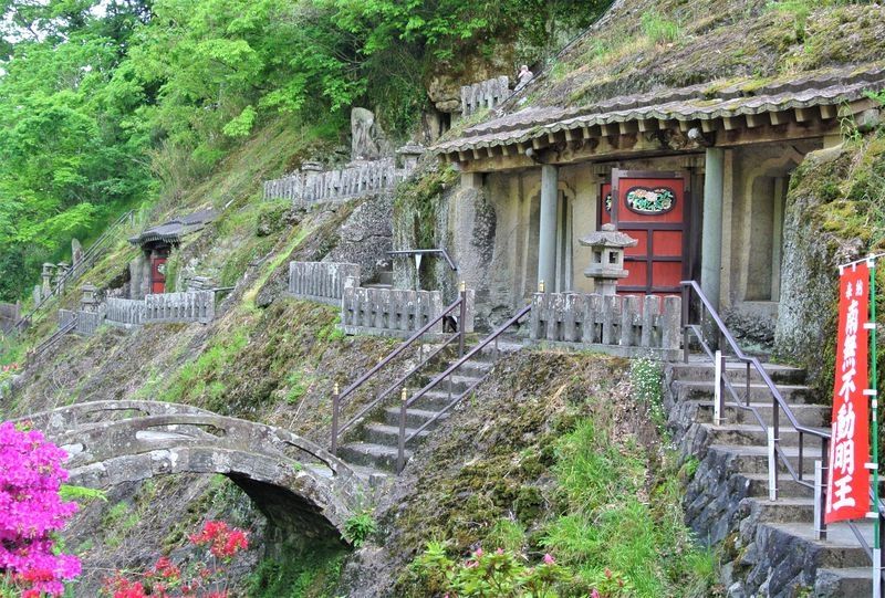 Shimane Private Tour - This hut houses 500 different stone Buddha statues, which are dedicated to workers for the mine shafts.