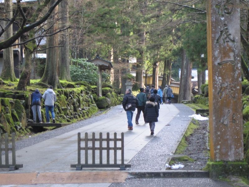 Fukui Private Tour - The approach to the Temple