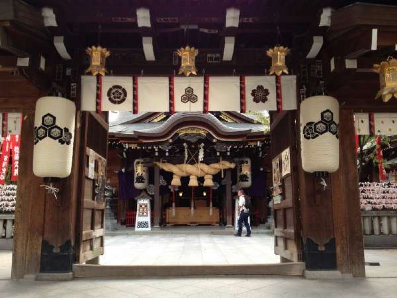 Fukuoka Private Tour - The entrance to the worshipping hall at Kushida shrine