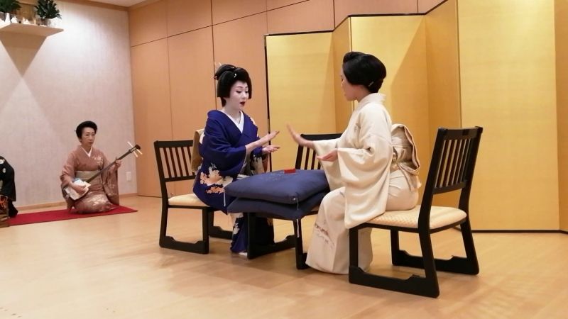 Fukuoka Private Tour - You can enjoy a traditional game with Geisha.