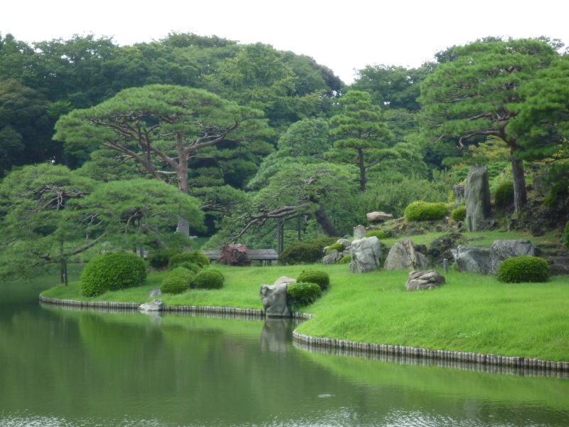 Tokyo Private Tour - Sie vergessen den Lärm in der Stadt im Rikugien-Garten.