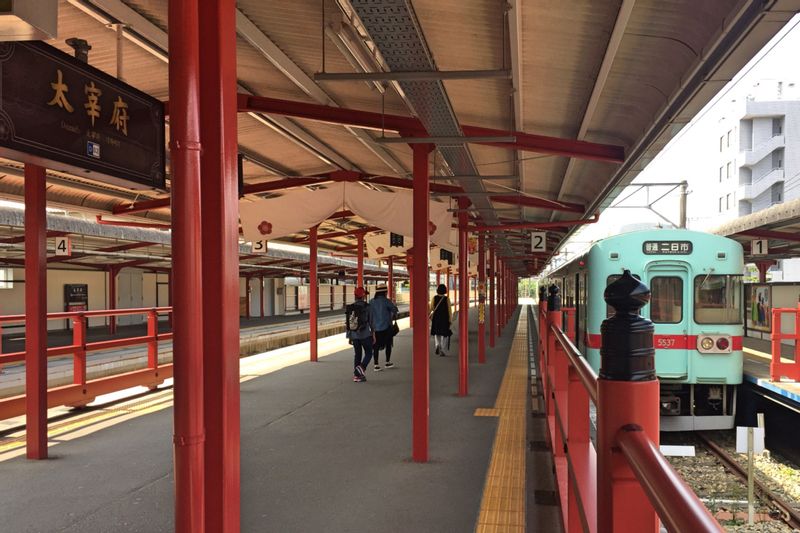 Fukuoka Private Tour - Gare de Dazaifu à l'atmosphère shintoïste