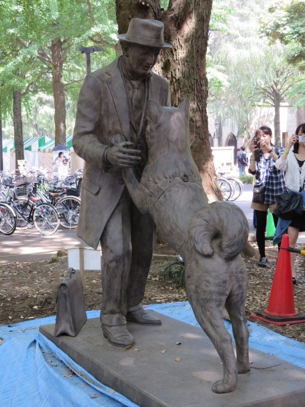 Tokyo Private Tour - This is the statue of Hachi and his owner, Dr.Ueno. Hachi was a very faithful dog. Hachi was waiting for its owner at the gate of Shibuya station even after owner’s death for 9years. (1923 – 1935) 