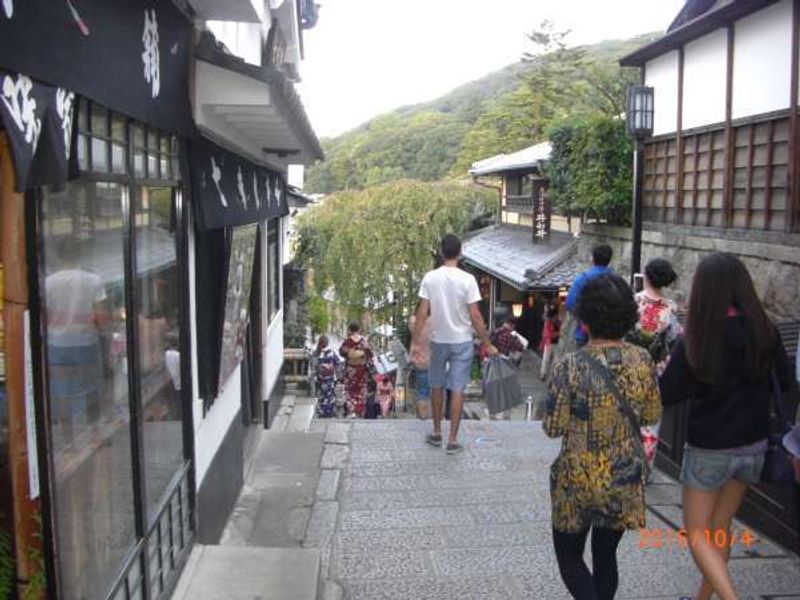 Kyoto Private Tour - Strolling street near Kiyomizudera Temple