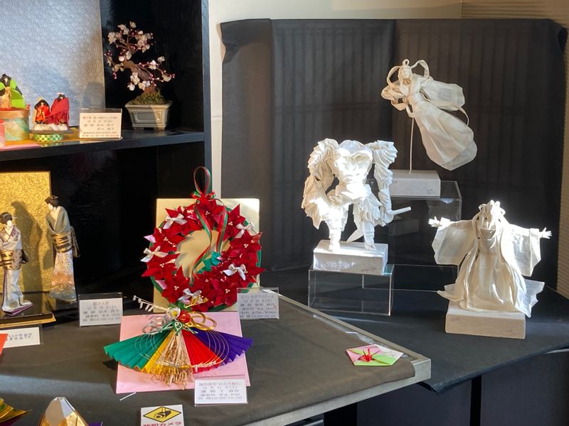 Tokyo Private Tour - Display of high level origami art in Origami Kaikan