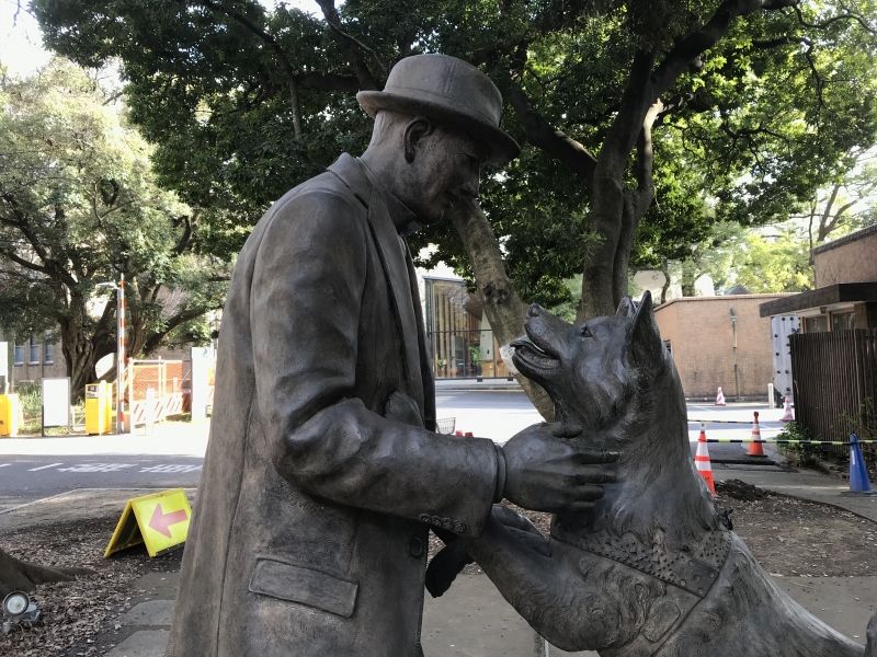 Tokyo Private Tour - Hachi and his master in the University of Tokyo