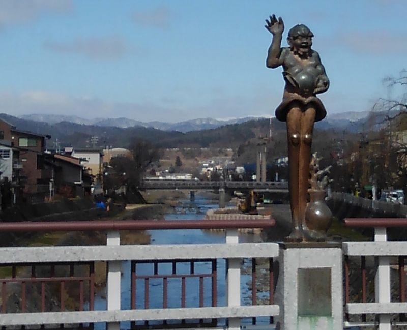 Takayama Private Tour - unique monument on the bridge