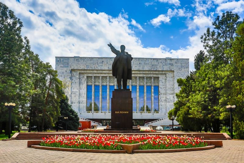 Bishkek Private Tour - Statue of Lenin.