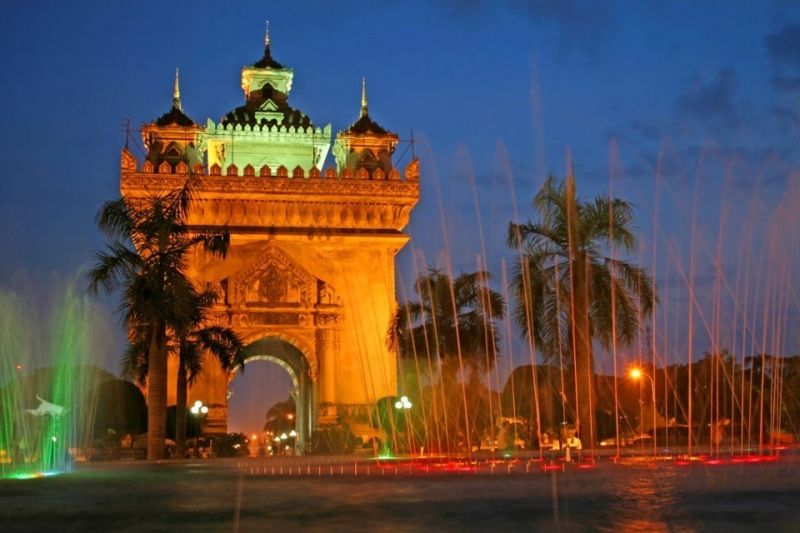 Vientiane Private Tour - Gate of Victory (Patuxai) Night View