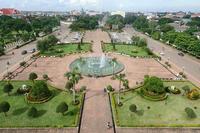 Vientiane Private Tour - Gate of Victory (Patuxai) from the top view