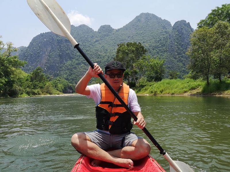 Vientiane Private Tour - Paying attention to control kayak