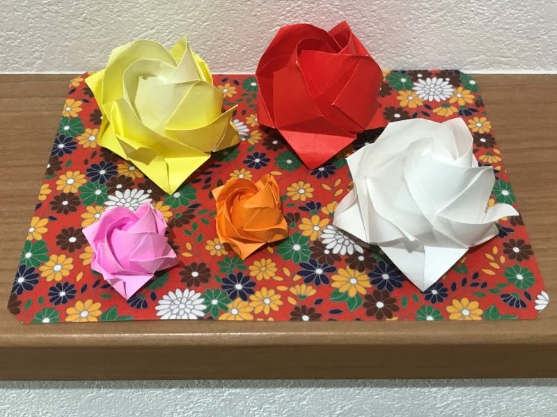 Tokyo Private Tour - Origami roses for the second step.