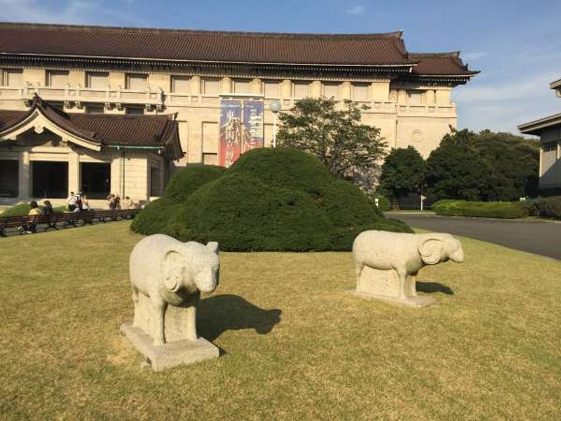 Tokyo Private Tour - Statues in Tokyo National Museum