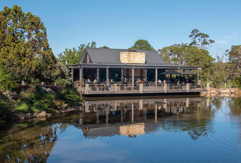 Sydney Private Tour - Grab a coffee and a snack at this quaint little Australian restaurant!