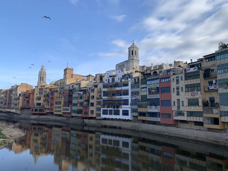 Girona Private Tour - Colored houses of the Onyar river