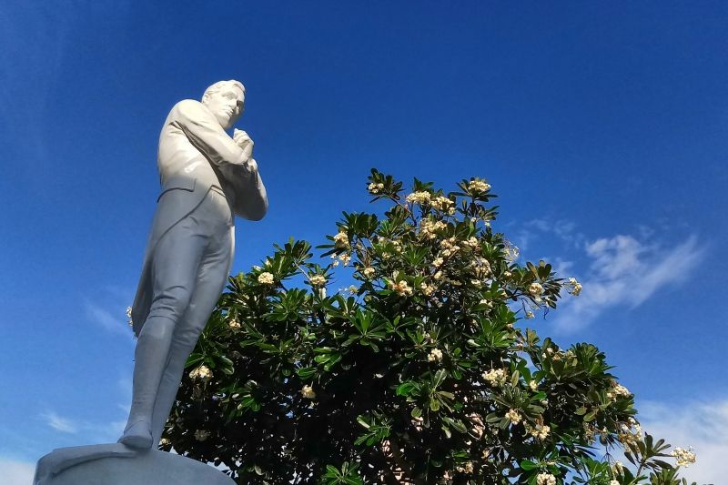 Singapore Private Tour - Sir Stamford Raffles in a pensive mood