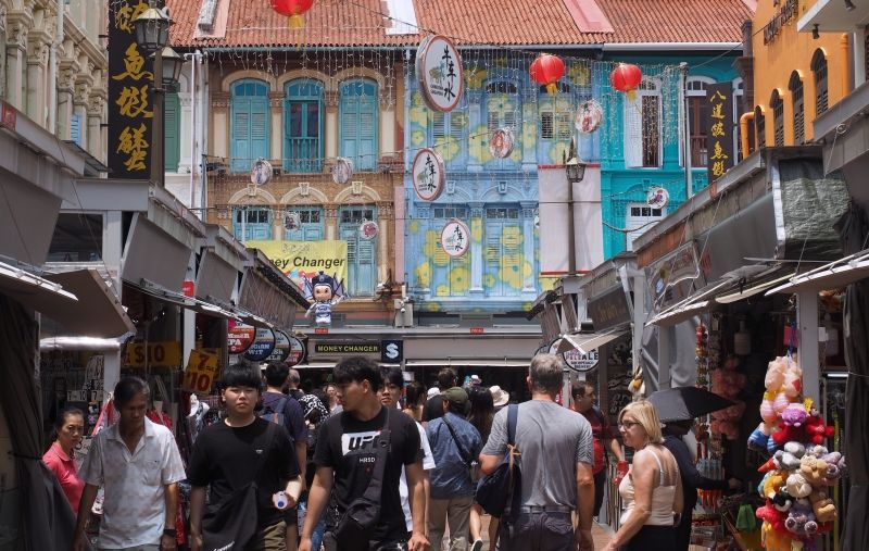 Singapore Private Tour - Lively crowd in busy Chinatown