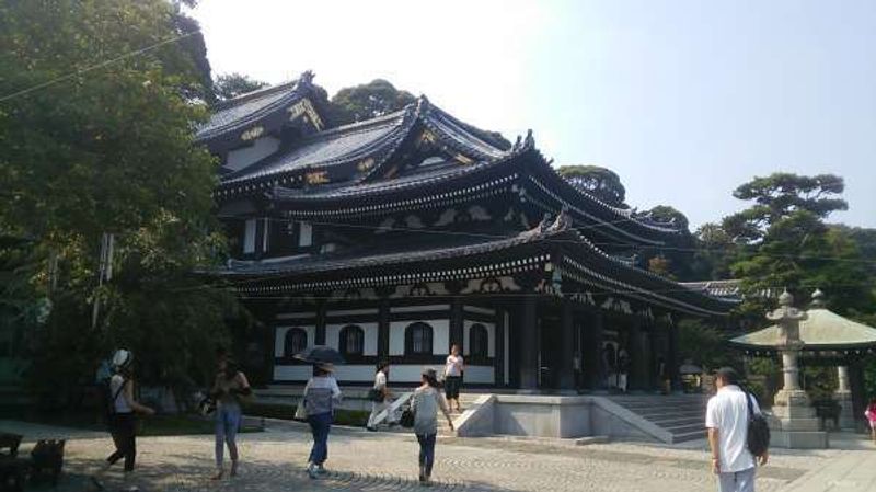 Kamakura Private Tour - Magnificent main hall of Hase-dera temple